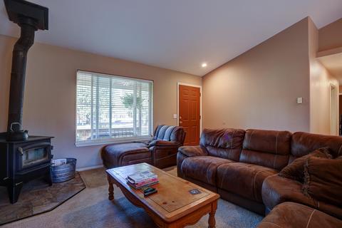 17455 Rail Dr, Bend, OR 97707 photo 4