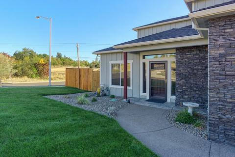 1078 Ruby Meadows Dr, Eagle Point, OR 97524 photo 2