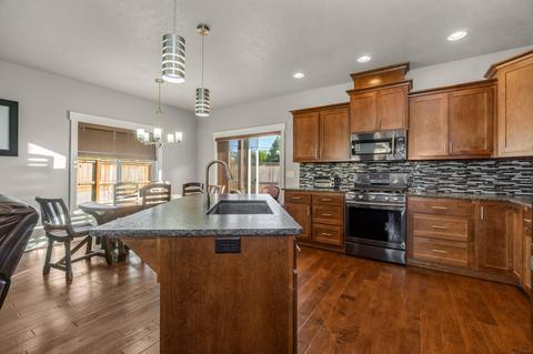 1078 Ruby Meadows Dr, Eagle Point, OR 97524 photo 3
