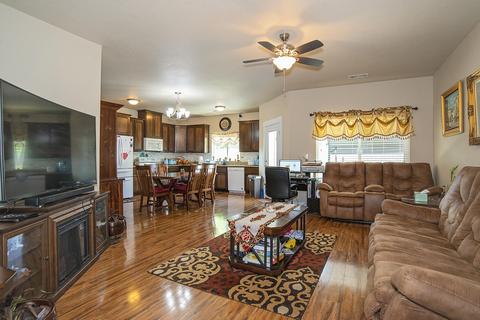 391 Live Oak Loop, Central Point, OR 97502 photo 4