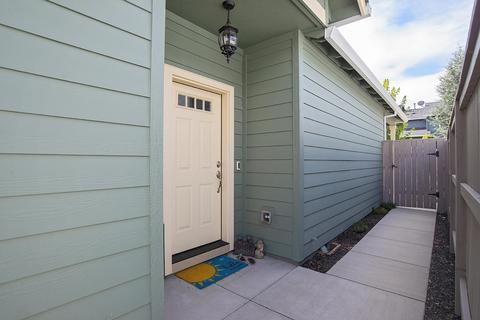 391 Live Oak Loop, Central Point, OR 97502 photo 3