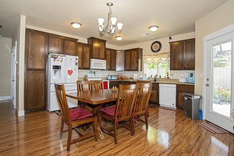 391 Live Oak Loop, Central Point, OR 97502 photo 7