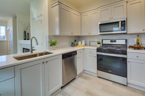 2534 NE Purcell Blvd, Bend, OR 97701 photo 3