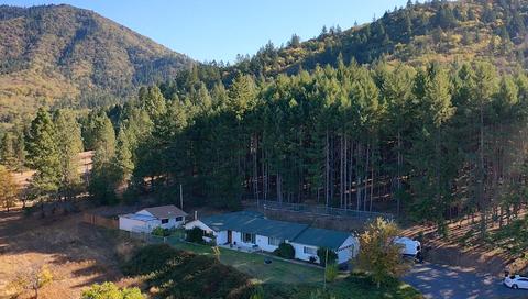 1515 Summit Loop, Grants Pass, OR 97527 photo 1