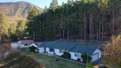 1515 Summit Loop, Grants Pass, OR 97527 photo 4