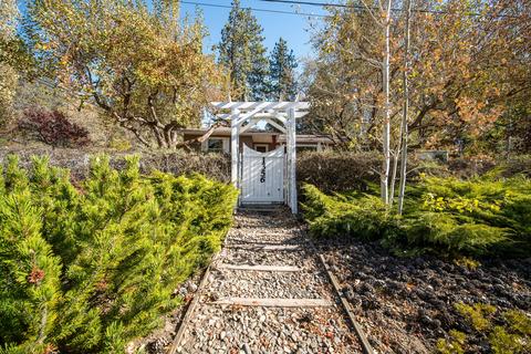 1356 NE 9th St, Bend, OR 97701 photo 3