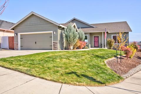 929 Crystal Dr, Eagle Point, OR 97524 photo 1