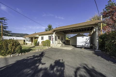 2884 Sylvia Rd, Central Point, OR 97502 photo 1