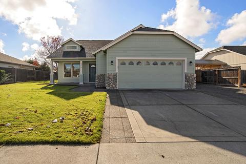 2474 Devonshire Pl, Central Point, OR 97502 photo 1