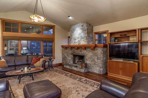 19030 NW Squirreltail Loop, Bend, OR 97703 photo 9