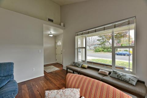 105 Abbey St, Phoenix, OR 97535 photo 4