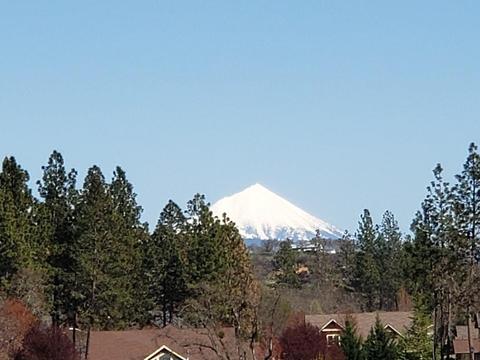 135 Hidden Valley Dr, Eagle Point, OR 97524 photo 2