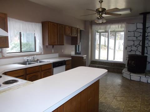 377 S E St, Lakeview, OR 97630 photo 2