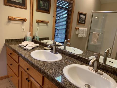 17711 Rogue Ln, Sunriver, OR 97707 photo 12