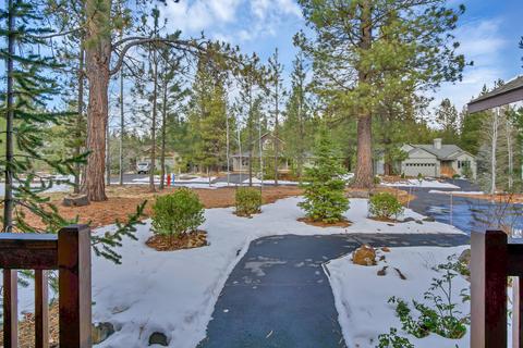 55782 Lost Rider Loop, Bend, OR 97707 photo 5