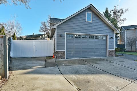 17 Morel Ct, Eagle Point, OR 97524 photo 4