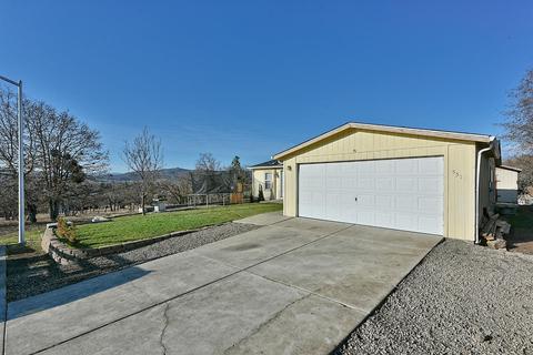 551 Hammer Ln, Eagle Point, OR 97524 photo 4