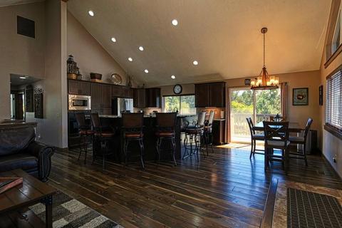 20270 Rogers Rd, Bend, OR 97703 photo 2