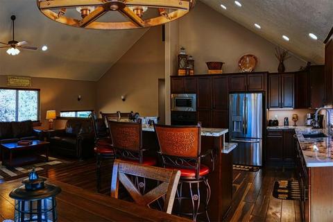 20270 Rogers Rd, Bend, OR 97703 photo 3