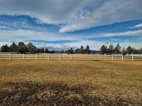 62083 Torkelson Rd, Bend, OR 97701 photo 2