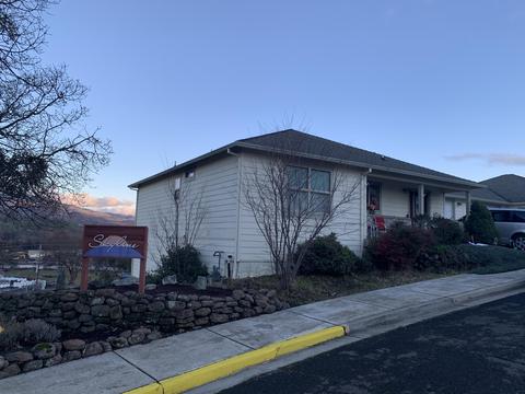 451 Elm St, Phoenix, OR 97535 photo 5
