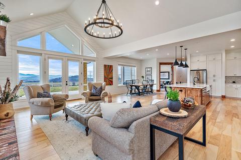 3043 Brophy Rd, Eagle Point, OR 97524 photo 9