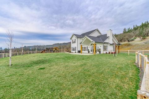 3043 Brophy Rd, Eagle Point, OR 97524 photo 3