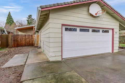 720 Freeman Rd, Central Point, OR 97502 photo 2