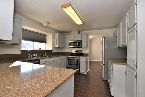 876 NE Locksley Dr, Bend, OR 97701 photo 9