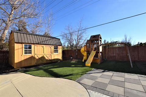 876 NE Locksley Dr, Bend, OR 97701 photo 24