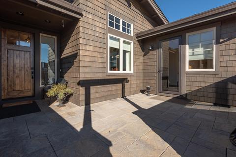 19314 Alianna Loop, Bend, OR 97702 photo 2