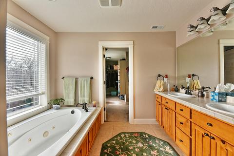 345 Cherry Wood, Eagle Point, OR 97524 photo 18
