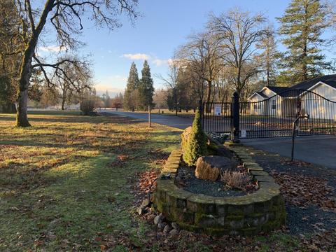 552 E Forks Cir, Cave Junction, OR 97523 photo 2