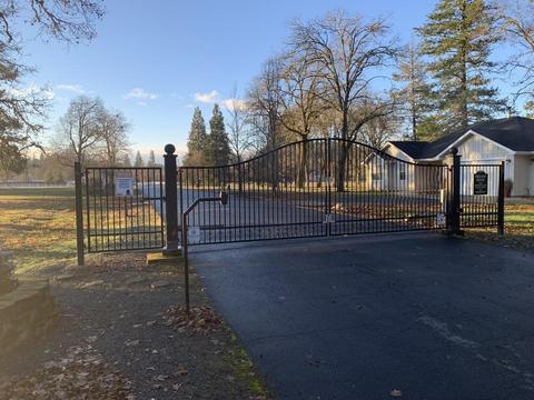 552 E Forks Cir, Cave Junction, OR 97523 photo 1