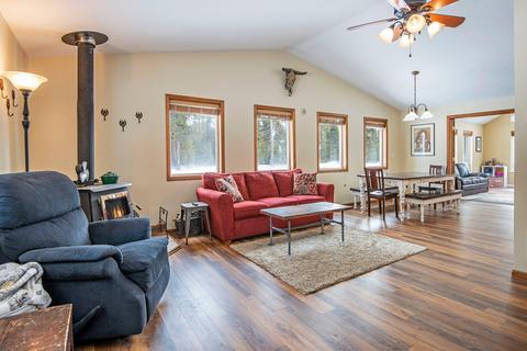 15887 Wright Ave, La Pine, OR 97739 photo 2