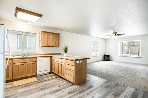 951 E Cascade Ave, Sisters, OR 97759 photo 5
