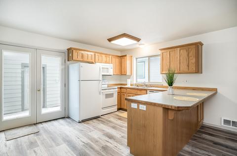 951 E Cascade Ave, Sisters, OR 97759 photo 4