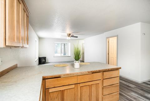 951 E Cascade Ave, Sisters, OR 97759 photo 6