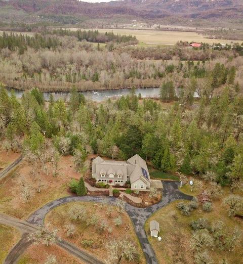 3993 Rogue River Dr, Eagle Point, OR 97524 photo 8