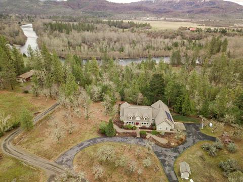 3993 Rogue River Dr, Eagle Point, OR 97524 photo 7