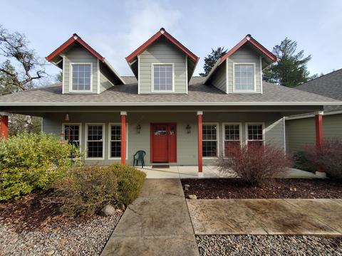 3993 Rogue River Dr, Eagle Point, OR 97524 photo 9