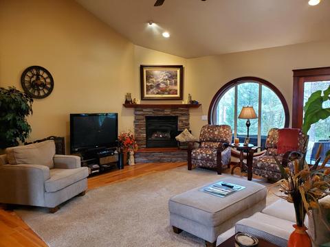 3993 Rogue River Dr, Eagle Point, OR 97524 photo 13