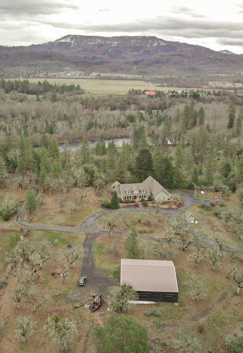 3993 Rogue River Dr, Eagle Point, OR 97524 photo 48