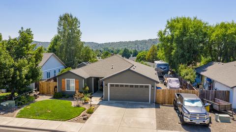 520 Westminster Dr, Eagle Point, OR 97524 photo 1