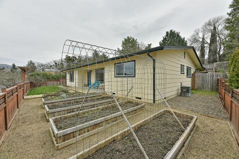 310 Elm St, Phoenix, OR 97535 photo 2