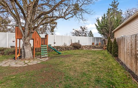 476 Ridgeway Ave, Central Point, OR 97502 photo 4