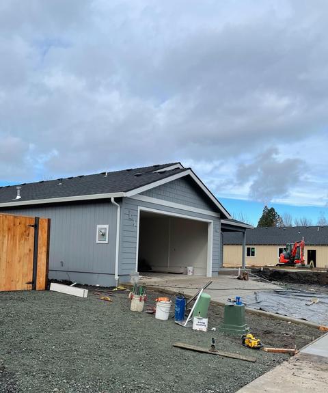 778 Sydney Ct, Central Point, OR 97502 photo 2