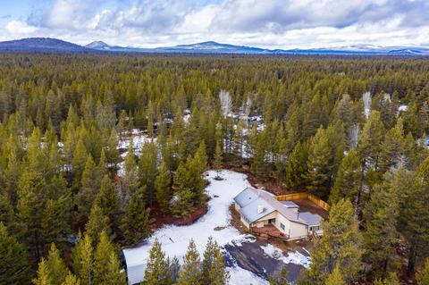 52737 Day Rd, La Pine, OR 97739 photo 1