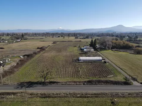 5294 Upton Rd, Central Point, OR 97502 photo 2