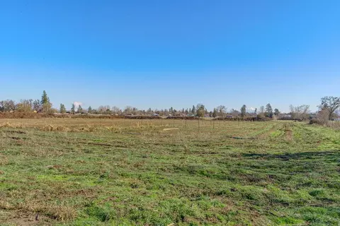 5294 Upton Rd, Central Point, OR 97502 photo 9